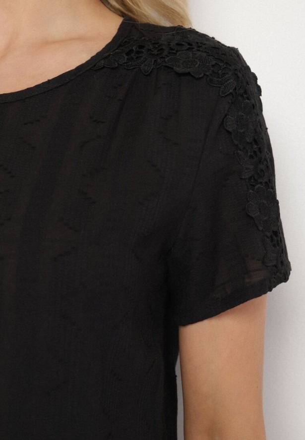 Czarna Bawełniana Bluzka z Koronkowymi Wstawkami Amoette