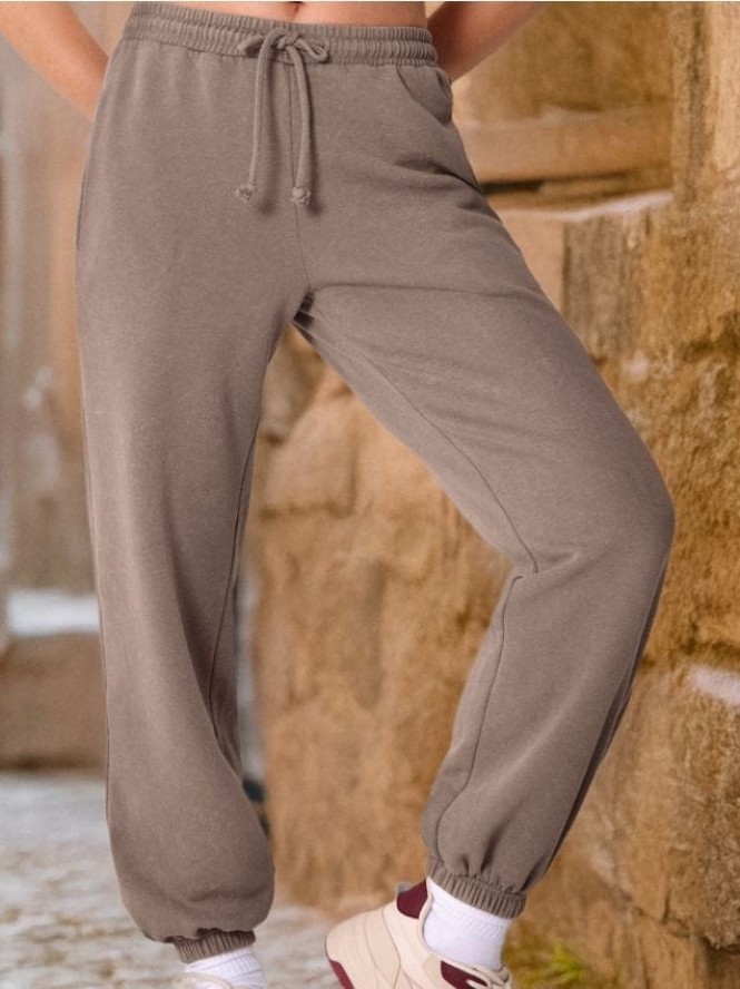 Spodnie dresowe z efektem sprania - brązowy