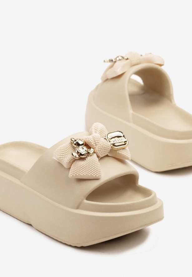 Beżowe Klapki z Pianki z Kokardką i Metaliczną Aplikacją Welanira