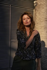 Sweter z wzorem czarny