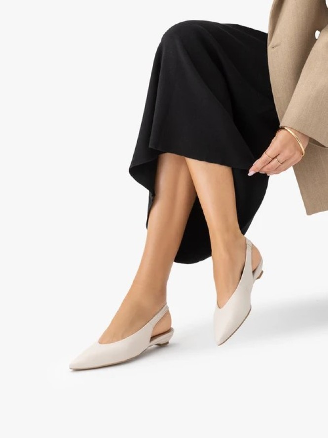 Kremowe czółenka slingback w szpic