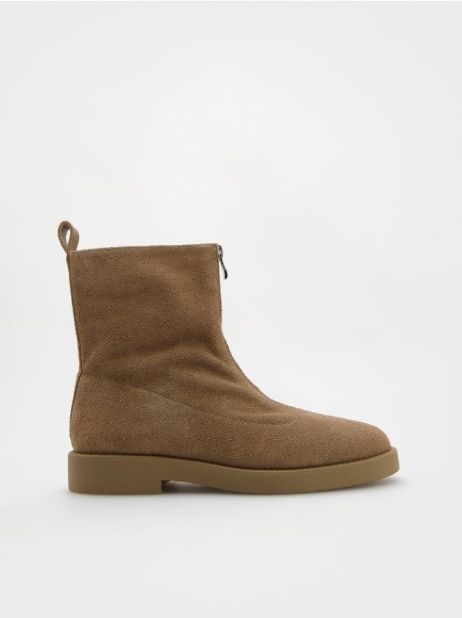 Zamszowe botki z zamkiem - beżowy