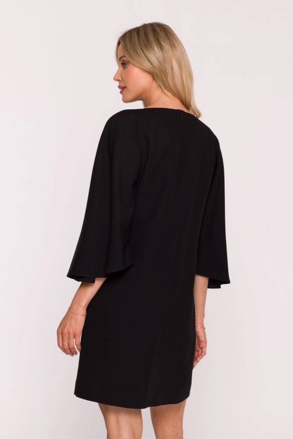 Elegancka sukienka trapezowa z bufiastymi rękawami czarna