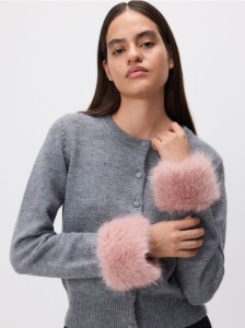Kardigan z futrzanymi mankietami - szary