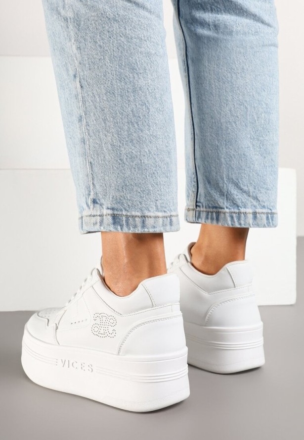 Białe Sneakersy Vices na Grubej Podeszwie z Metalicznymi Wstawkami Nelesea