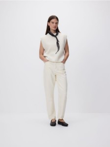 Jeansy mom fit - kremowy