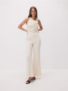 Kombinezon z ozdobną klamrą - jasnożółty