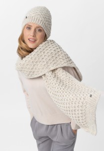 Czapka z domieszką wełny H-TILDA