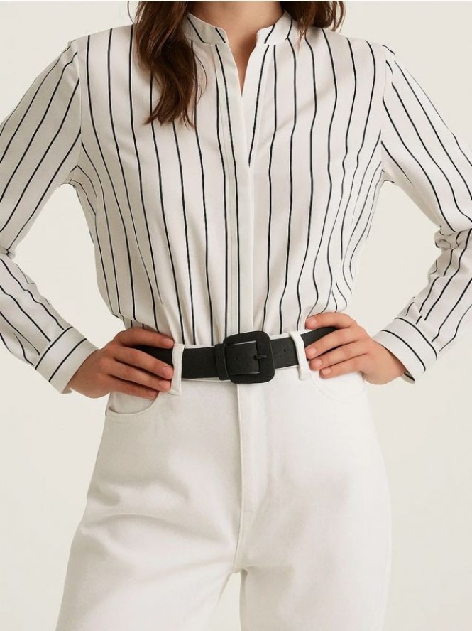 Pasek z błyszczącą strukturą - czarny