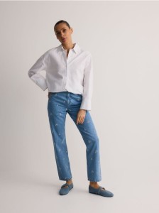 Jeansy straight leg z haftem - niebieski