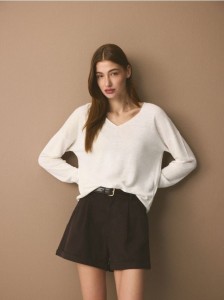 Sweter z lnu - złamana biel