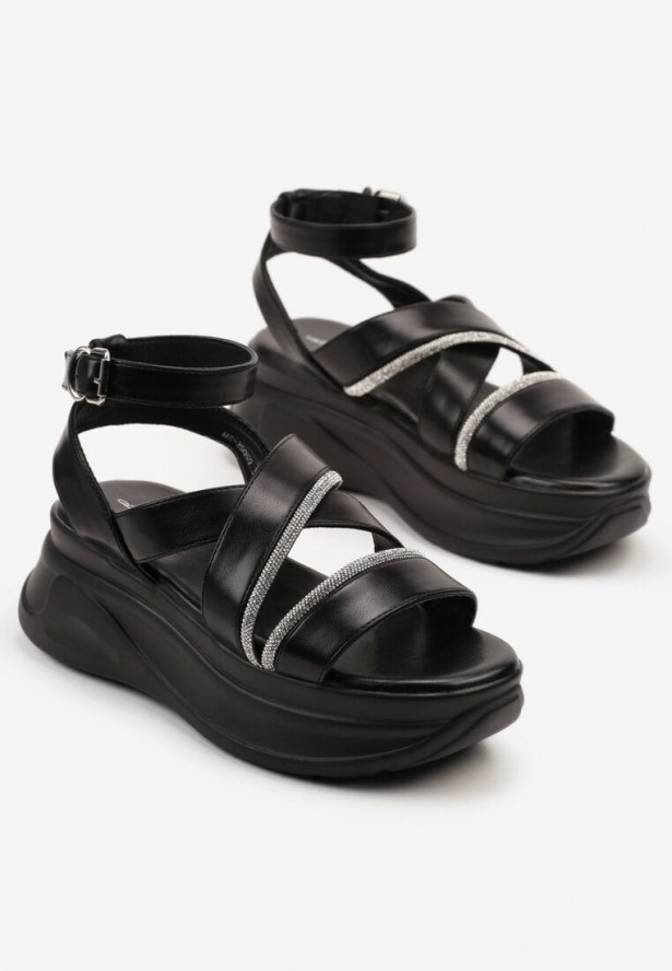 Czarne Sandały na Grubej Podeszwie z Paskami w Kształcie X i Cyrkoniami Sorazelle
