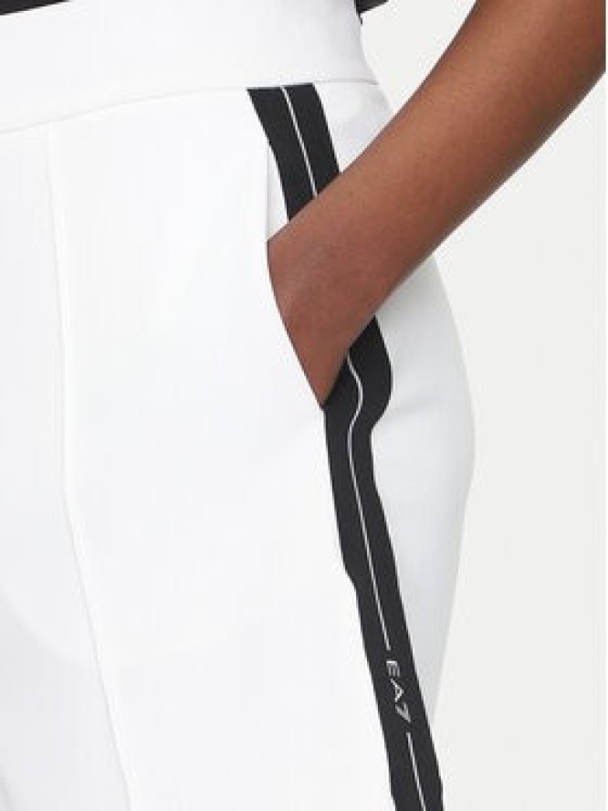 EA7 Emporio Armani Szorty materiałowe 7W000176 AF12643 U0002 Biały Regular Fit