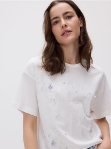 T-shirt z biżuteryjnymi aplikacjami - złamana biel