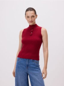 Dzianinowy top z różami - bordowy