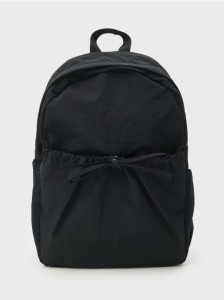 Plecak z ozdobnym zapięciem w formie kokardy - czarny