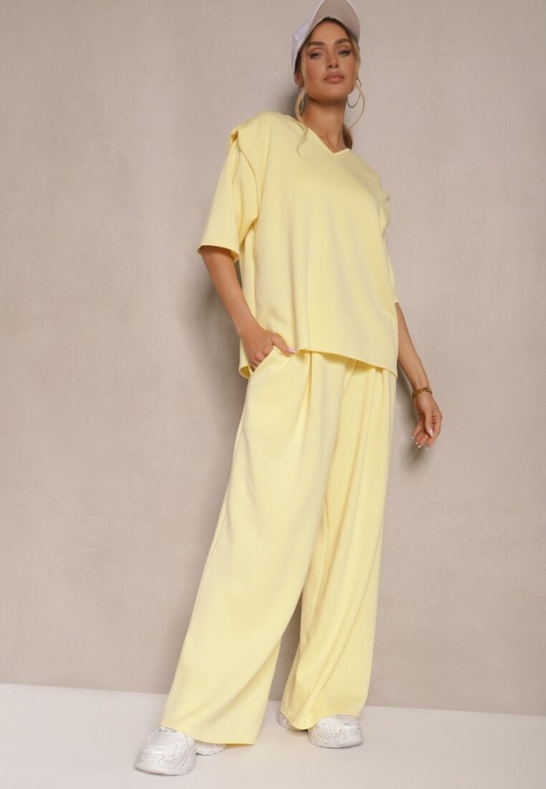 Żółty Komplet z Wiskozą T-shirt z Dekoltem w Serek i Spodnie o Szerokim Kroju Zevline
