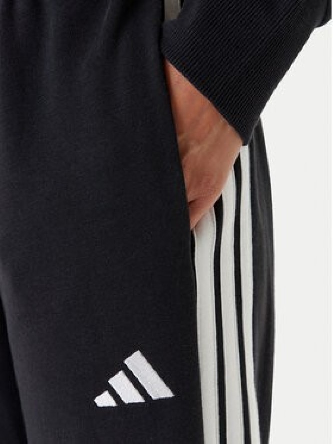 adidas Spodnie dresowe Essentials 3-Stripes JD5302 Czarny Regular Fit