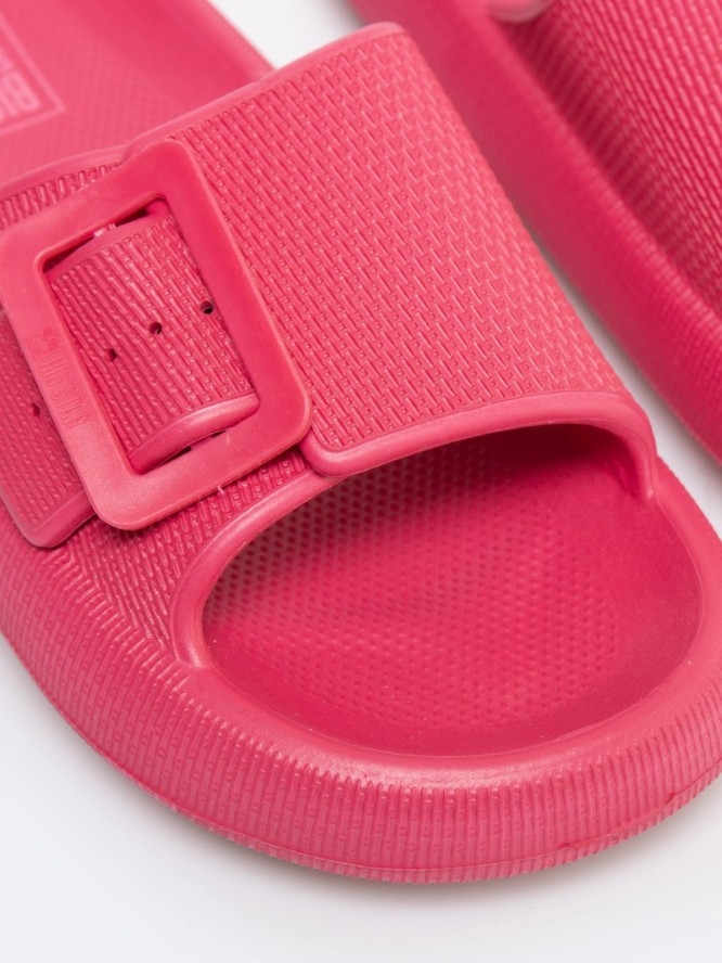 Klapki damskie z ozdobną klamrą różowe RR274A583 602