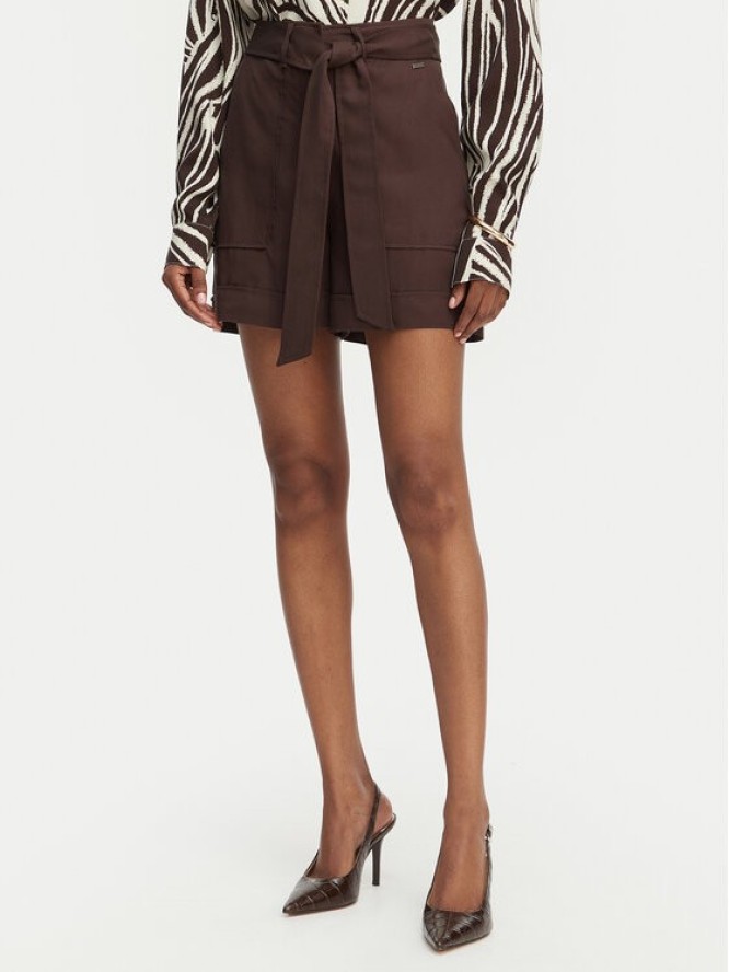Guess Szorty materiałowe W5GD1R WG4C2 Brązowy ciemny Regular Fit