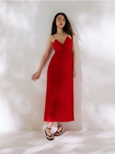 Sukienka maxi z kwiatową aplikacją - czerwony