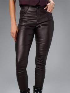 Spodnie z imitacji skóry - brązowy