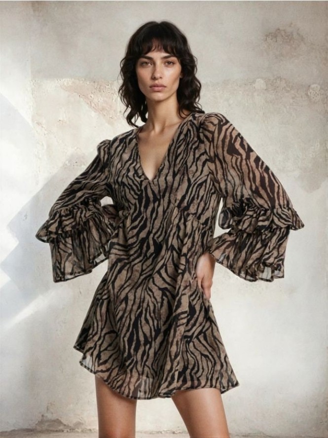 Wzorzysta sukienka mini - wielobarwny