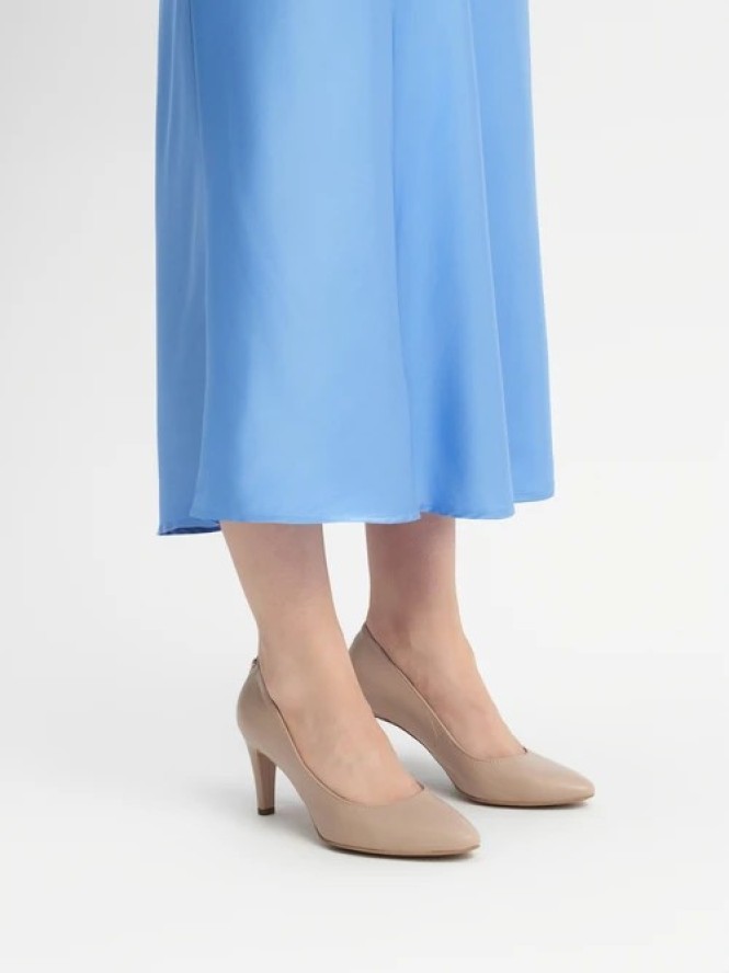 Beżowe czółenka na szpilce