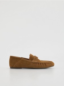 Zamszowe loafersy - brązowy