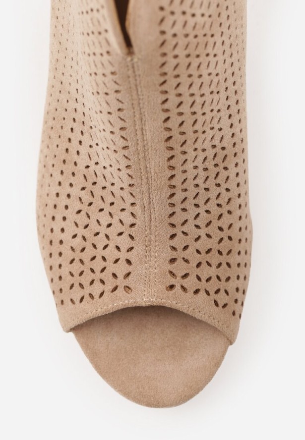 Beżowe Sandały Vices na Obcasie z Ażurowymi Wycięciami i Otwartym Noskiem Tasiri