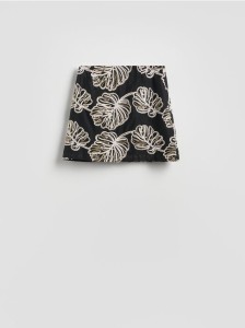 Spódnica mini z haftem - czarny