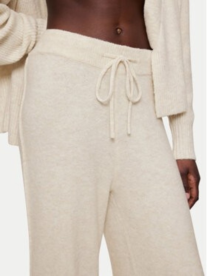 Triumph Spodnie materiałowe Amourette Cozy 10225058 Écru Regular Fit