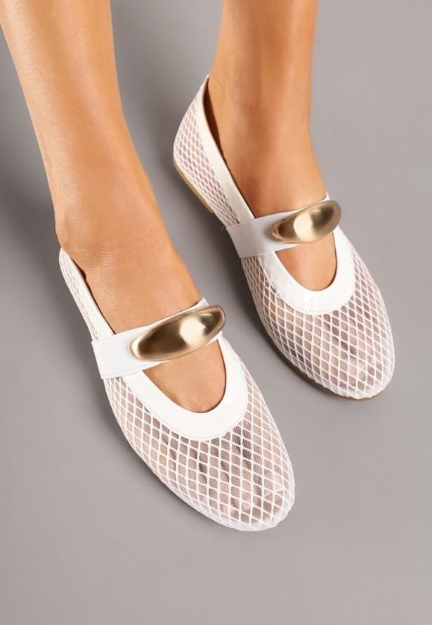 Białe Siateczkowe Balerinki z Metaliczną Ozdobą i Paskiem Irelisa