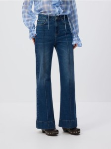 Jeansy z haftem z tyłu - granatowy