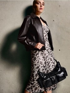 Torebka hobo z ozdobnymi kieszeniami - czarny