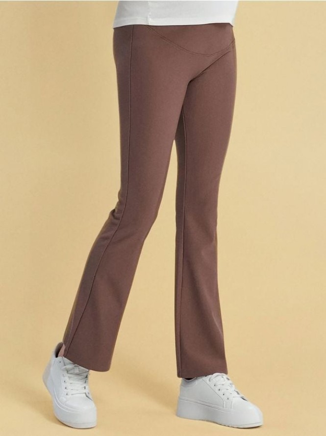 Spodnie flare MAMA - brązowy