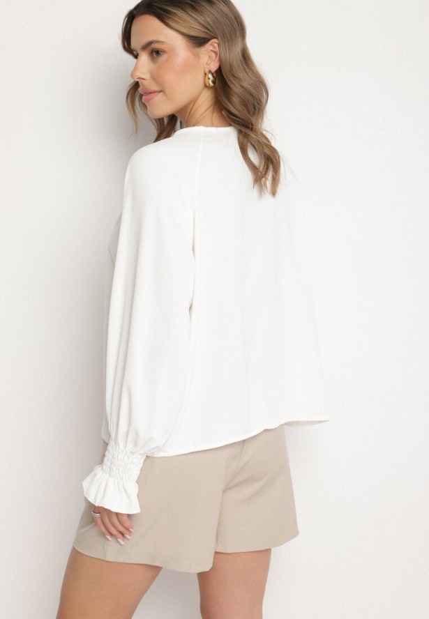 Biała Bluzka z Ozdobnymi Falbankami Emitta