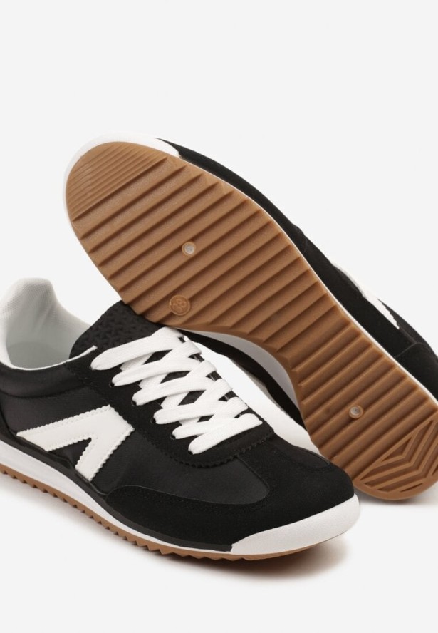 Czarne Sneakersy w Stylu Kultowych Tenisówek z Ozdobnymi Przeszyciami Valtewi