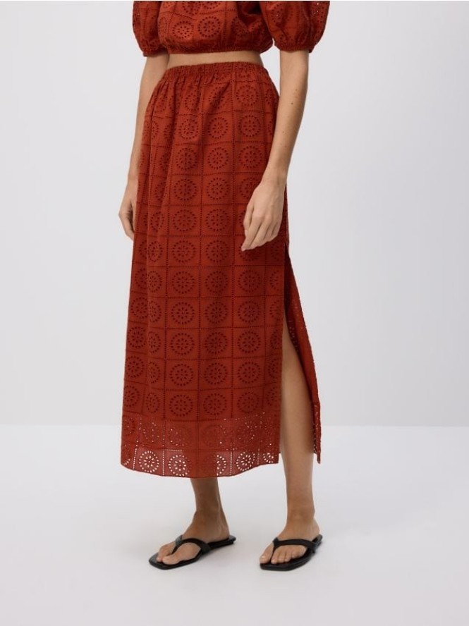 Ażurowa spódnica z rozcięciami - intenstywna czerwień