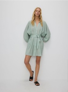 Mini sukienka z paskiem - jasnozielony