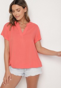 Różowa Wiskozowa Bluzka z Trójkątnym Dekoltem Adnoria