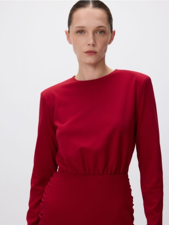 Sukienka mini z drapowaniem - czerwony