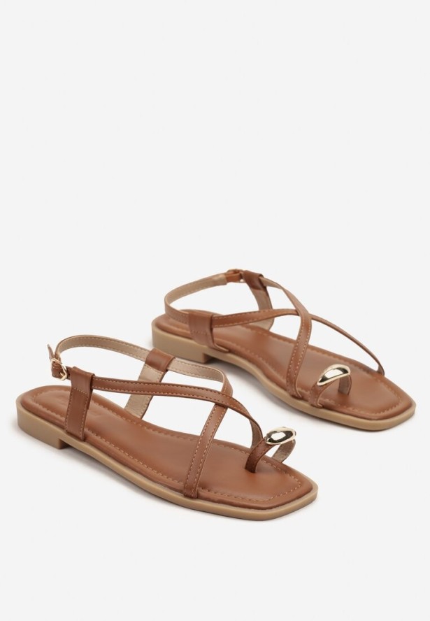 Brązowe Sandały Typu Japonki Ozdobione Metaliczną Aplikacją Divorea