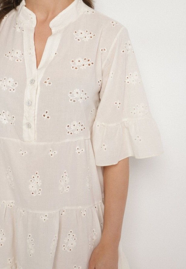 Jasnobeżowa Bawełniana Sukienka z Haftowanej Tkaniny o Koszulowym Kroju z Falbanami Filidwena