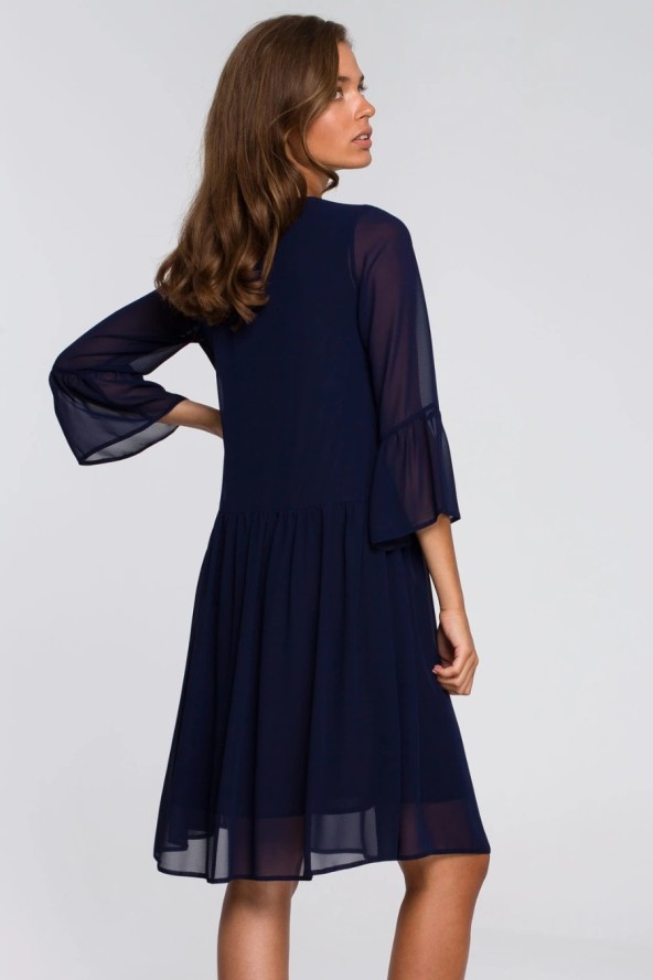 Sukienka wieczorowa szyfonowa z falbanami dekolt V granatowa