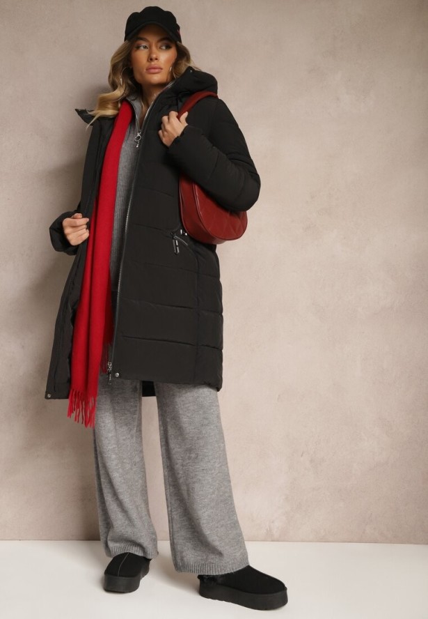 Czarna Kurtka z Pikowanymi Przeszyciami Kapturem i Wysokim Kołnierzem Atinesca