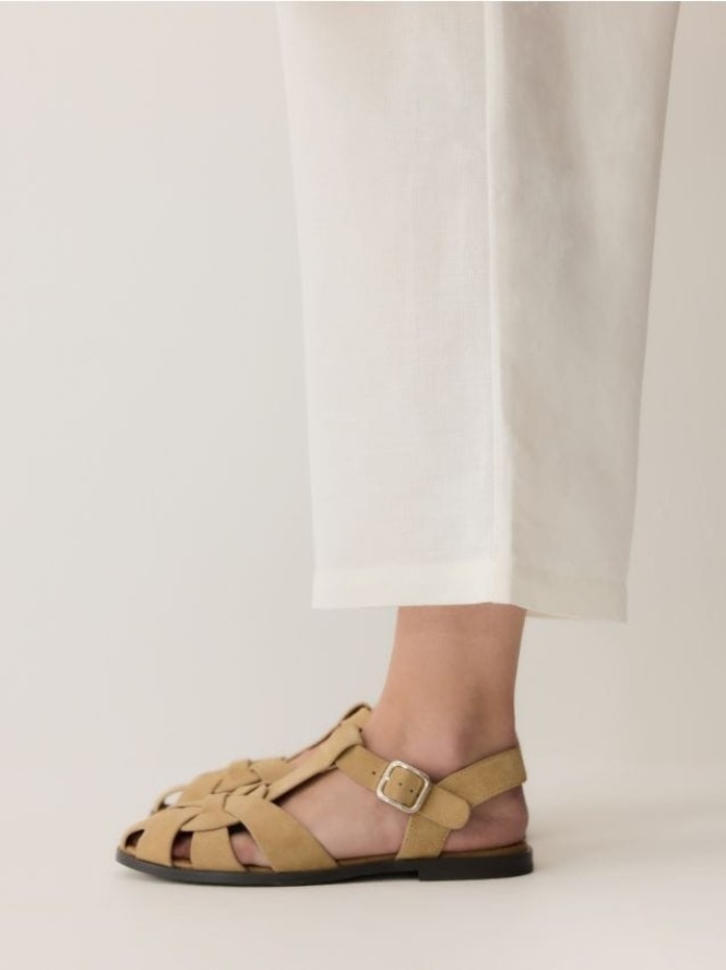 Zamszowe sandały - brązowy