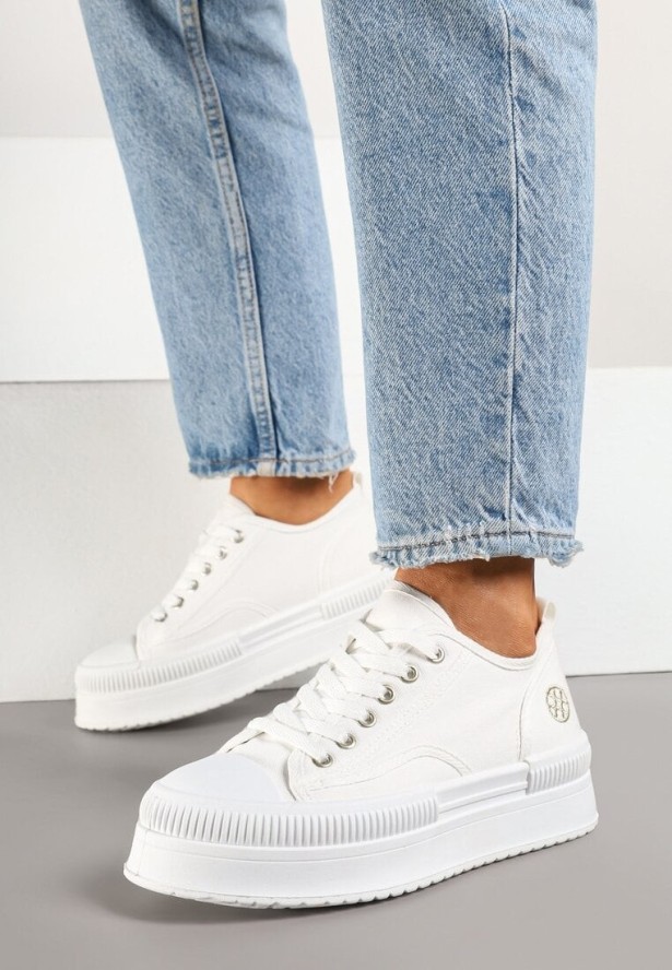 Białe Trampki na Grubej Podeszwie Ozdobione Metaliczną Aplikacją Efadelis