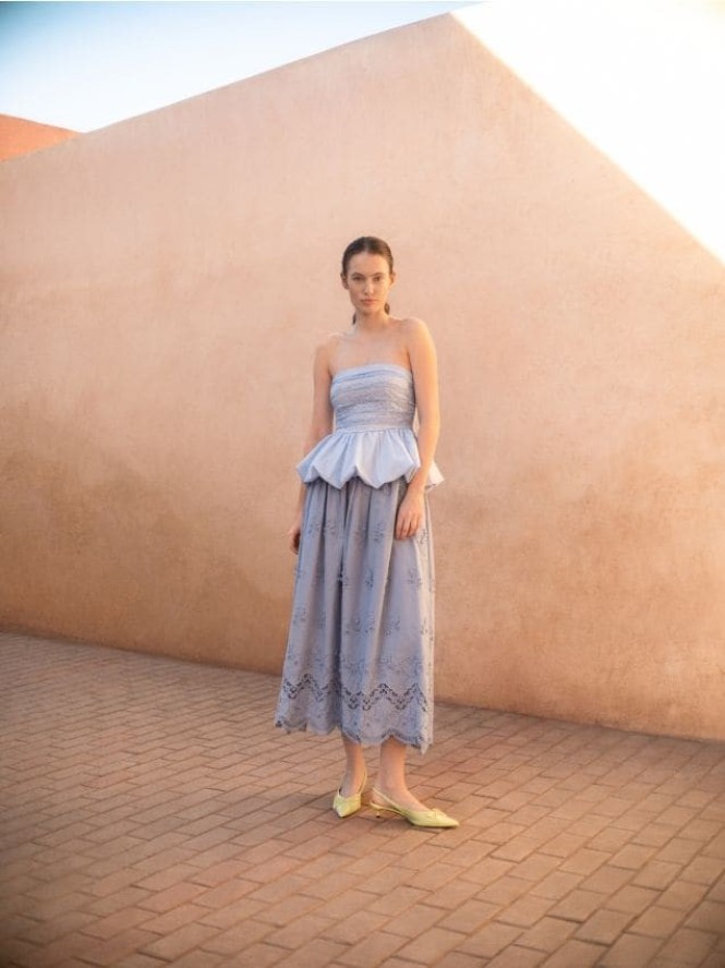 Spódnica maxi z haftowanymi kwiatami - jasnoniebieski