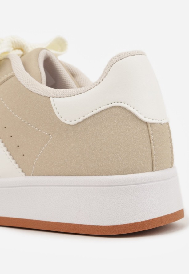 Beżowo-Białe Sneakersy z Ozdobnymi Naszywkami z Boku Galdexis